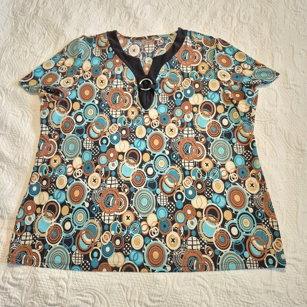 Women's tunic 2X with metal ring on front at bottom of V neck EUC tags removed